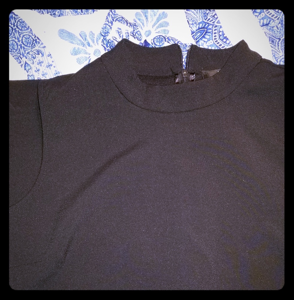 Black turtleneck sleeveless shirt